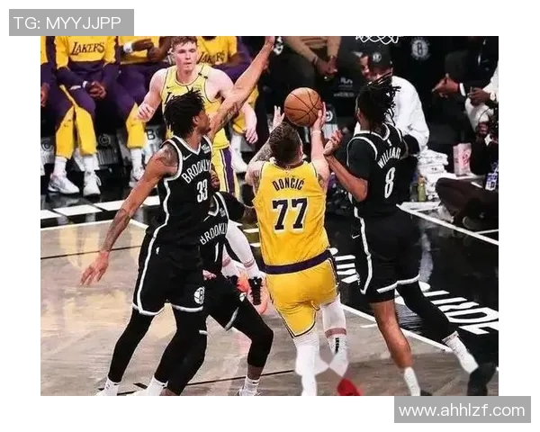 湖人对阵篮网精彩对决分数分析与比赛亮点回顾